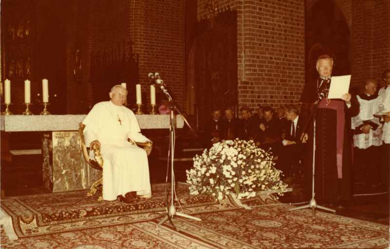 Spotkanie z księżmi archidiecezji poznańskiej w katedrze pw. Świętych Apostołów Piotra i Pawła w Poznaniu, 20 VI 1983 r. Sygnatura: IPNPo-7-7-2-10