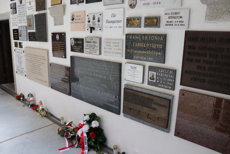 Wizyta polskiej delegacji w Zamku Śmierci Hartheim. Fot. Tomasz Cieślak