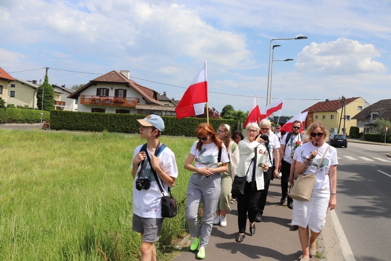 Wizyta polskiej delegacji na terenie b. niemieckiego obozu koncentracyjnego w Gusen. Fot. Tomasz Cieślak