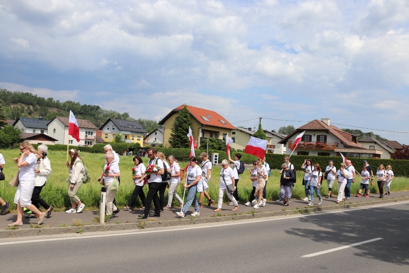 Wizyta polskiej delegacji na terenie b. niemieckiego obozu koncentracyjnego w Gusen. Fot. Tomasz Cieślak