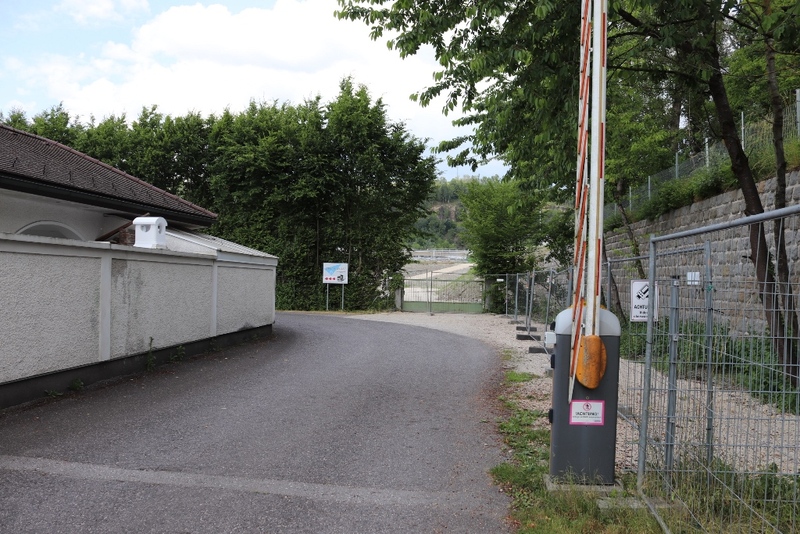 Wizyta polskiej delegacji na terenie b. niemieckiego obozu koncentracyjnego w Gusen. Fot. Tomasz Cieślak