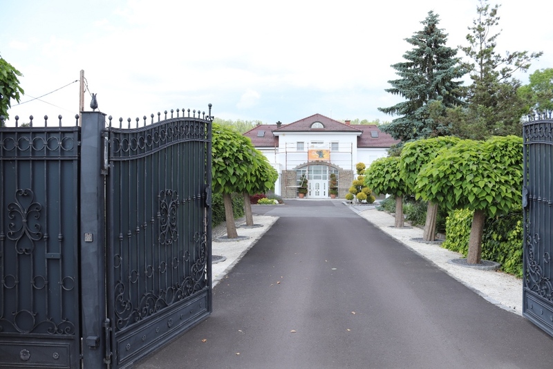Wizyta polskiej delegacji na terenie b. niemieckiego obozu koncentracyjnego w Gusen. Fot. Tomasz Cieślak