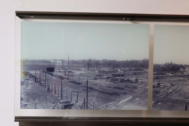 Wizyta polskiej delegacji na terenie b. niemieckiego obozu koncentracyjnego w Gusen. Fot. Tomasz Cieślak