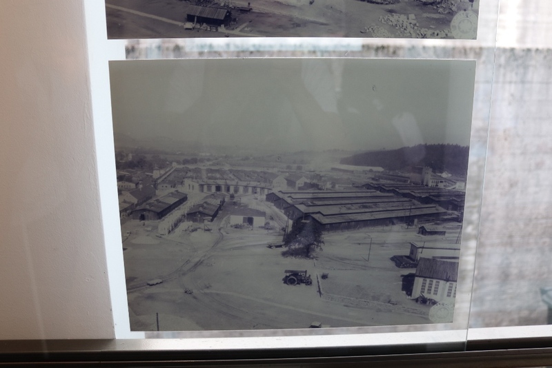 Wizyta polskiej delegacji na terenie b. niemieckiego obozu koncentracyjnego w Gusen. Fot. Tomasz Cieślak