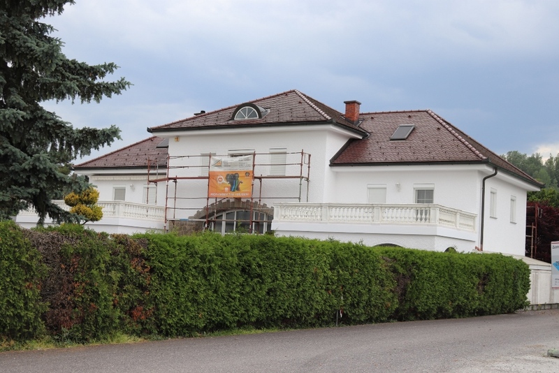 Wizyta polskiej delegacji na terenie b. niemieckiego obozu koncentracyjnego w Gusen. Fot. Tomasz Cieślak