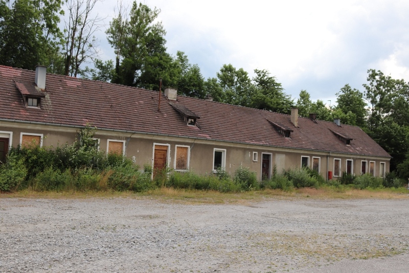 Wizyta polskiej delegacji na terenie b. niemieckiego obozu koncentracyjnego w Gusen. Fot. Tomasz Cieślak
