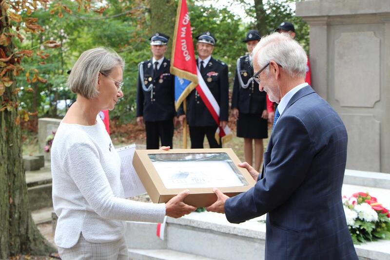 Uroczystość przekazania opieki nad grobami weteranów Ryszarda i Edwarda Woltersdorfów