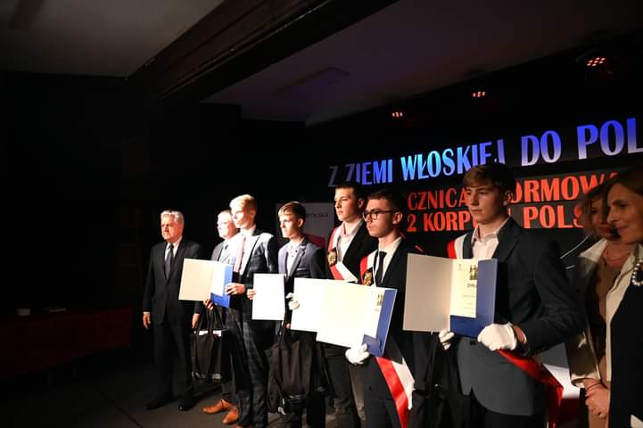 Laureaci konkursu „«Z ziemi włoskiej do Polski» – Szlaki nadziei”. Fot. Aleksander Kulczak