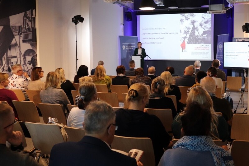 O akcji „Zapal znicz pamięci” oraz idei konferencji opowiada Marta Szczesiak-Ślusarek