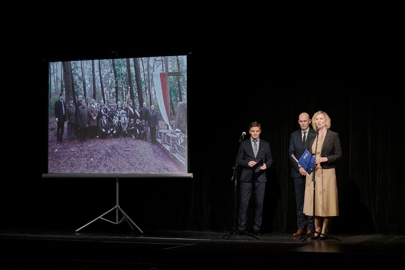 Dyrektor Teatru Muzycznego w Poznaniu Przemysław Kieliszewski, Dyrektor Instytutu Pamięci Narodowej w Poznaniu dr hab. Rafał Reczek, Naczelnik Oddziałowego Biura Edukacji Narodowej IPN w Poznaniu Marta Szczesiak-Ślusarek