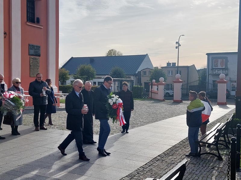 Przekazanie opieki nad grobem Powstańca Listopadowego płk. Józefa Byszewskiego