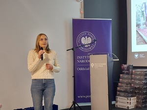 Otwarcie wystawy. Przemawia Magdalena Czarnul-Jamiołkowska – fot. Marta Szczesiak-Ślusarek