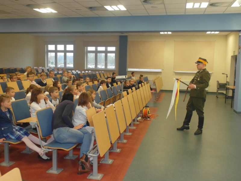 Pogadanka dla uczniów I Akademickiej Szkoły Podstawowej Fot. Z. Kościański