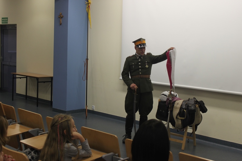 Pogadanka dla uczniów I Akademickiej Szkoły Podstawowej Fot. Z. Kościański