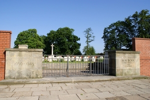 Brama wejściowa na cmentarz w Malborku