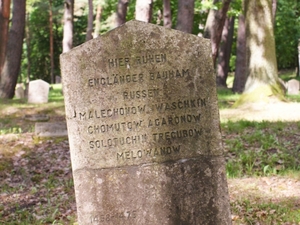 Markajmy  – zachowany nagrobek na mogile zbiorowej na cmentarzu jenieckim