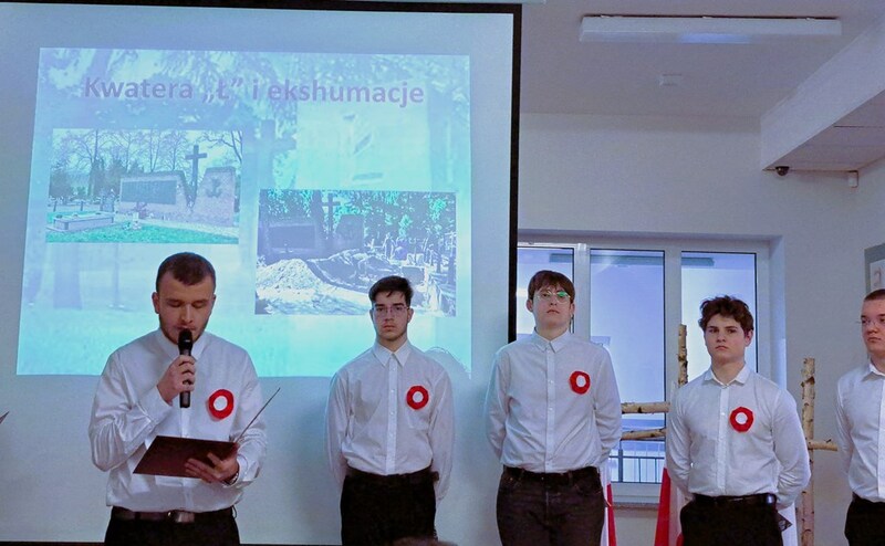 Uroczystość odsłonięcia tablicy upamiętniającej żołnierzy podziemia antykomunistycznego – Nowy Tomyśl, 1 marca 2024