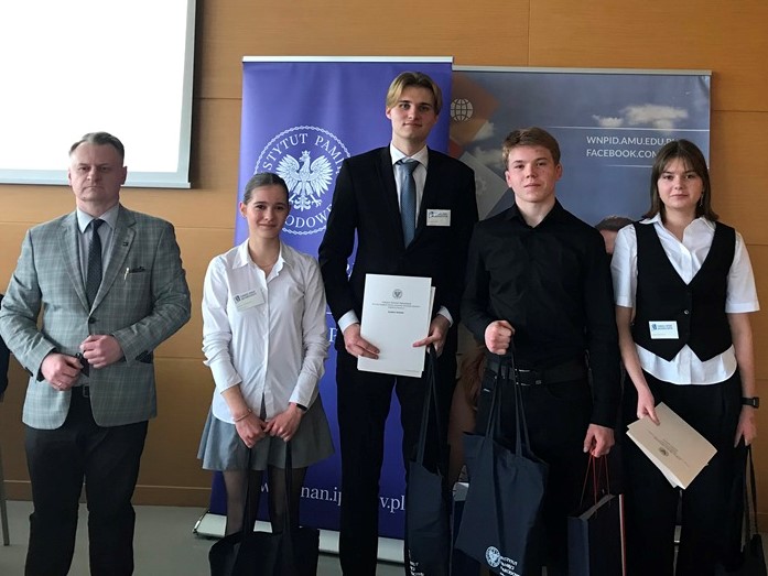 Zwycięzcy turnieju: drużyna XII LO Poznań. Fot. Agnieszka Kwaśnioch