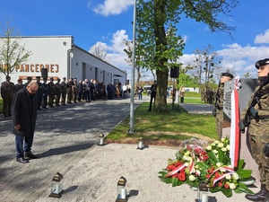 Odsłonięcie pomnika poświęconego Oficerom Broni Pancernych ofiarom zbrodni katyńskiej. Fot. Marta Sankiewicz IPN